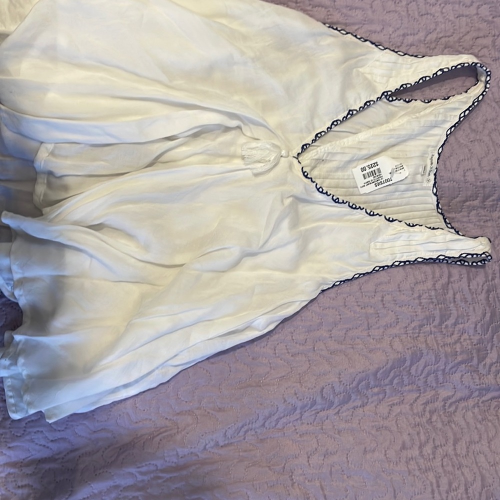 Tootsies White with navy blue top